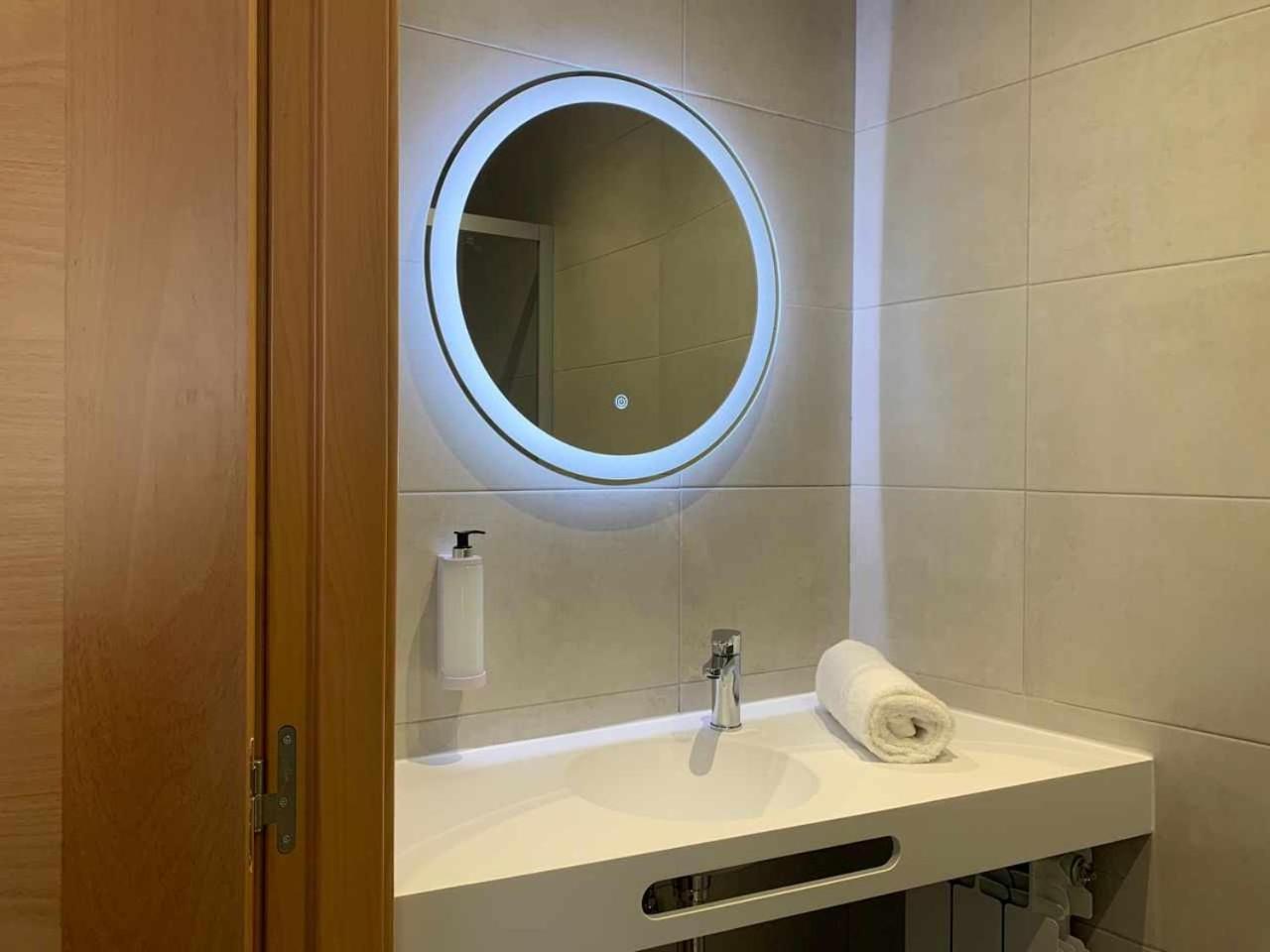 Ramon Y Cajal Suites De Luxe レオン エクステリア 写真